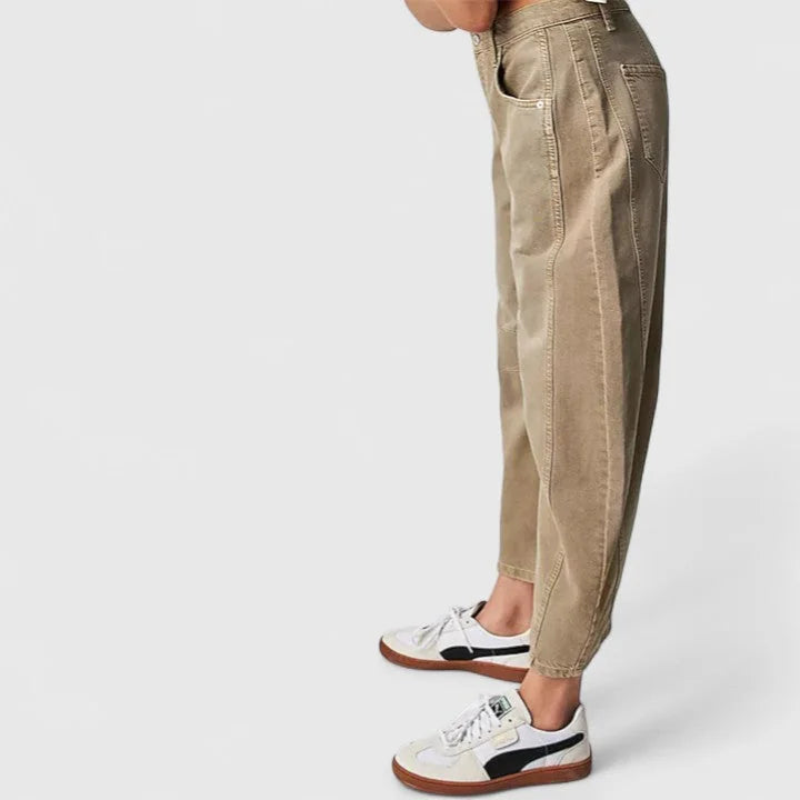 Beige Women's High Waist Barrel Leg Jeans — Gabrielle Stretch Relaxed-Fit Pockets - Side Close Up