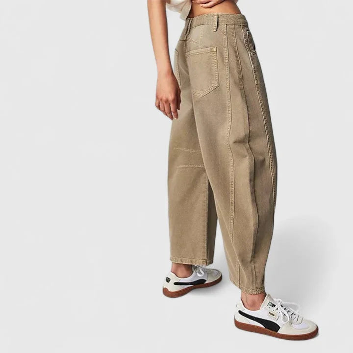 Beige Women's High Waist Barrel Leg Jeans — Gabrielle Stretch Relaxed-Fit Pockets - Side Pose Detail