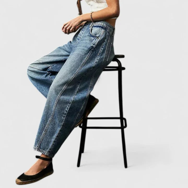 Blue Women's High Waist Barrel Leg Jeans — Gabrielle Stretch Relaxed-Fit Pockets - Side Seated
