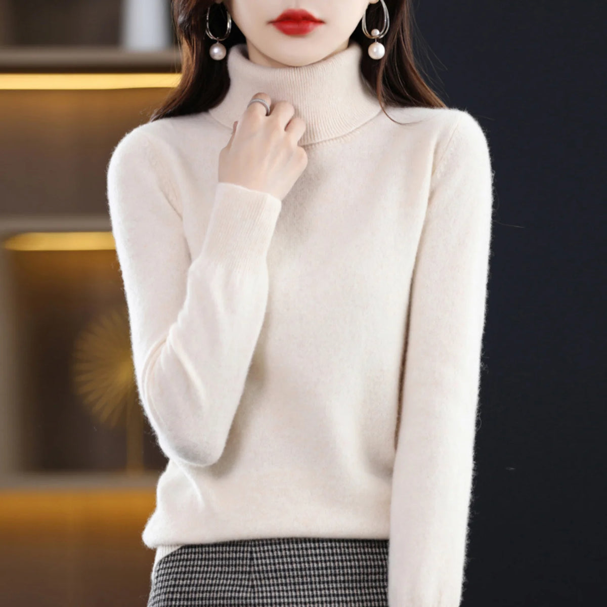 Beige Women's Cashmere Turtleneck Sweater with Ribbed Collar & Regular Fit - Close Up Collar