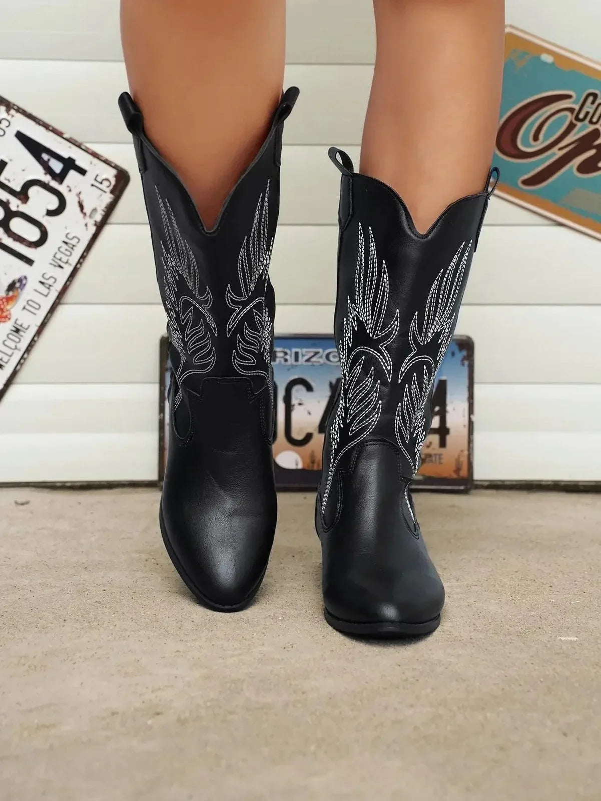Black Women's Embroidered Western Boots — Eilidh Cushioned Block-Heel Pointed-Toe - Front Closeup