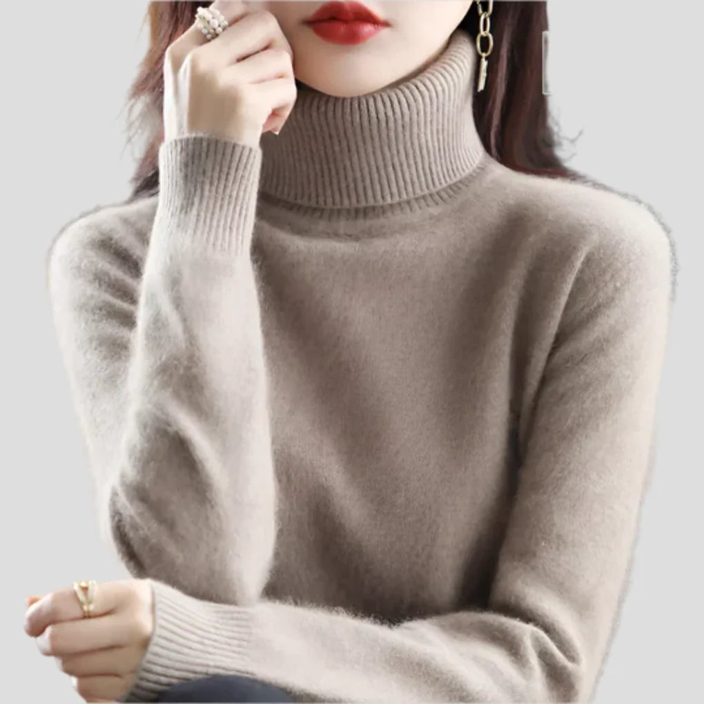 Camel Women's Ribbed Turtleneck Sweater with Fitted Silhouette & Long Sleeves - Crossed Arms Detail