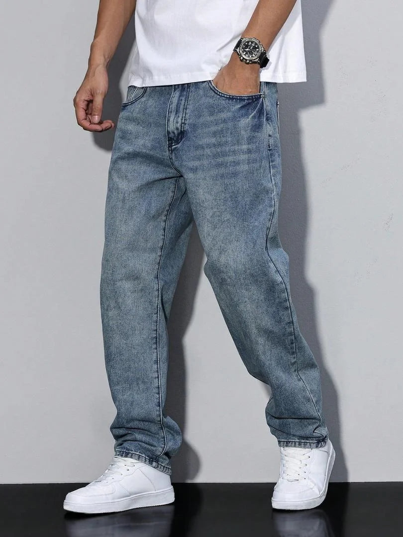 Men's Straight Fit Jeans with Multiple Pockets & Classic Denim Finish - Front Pocket Detail