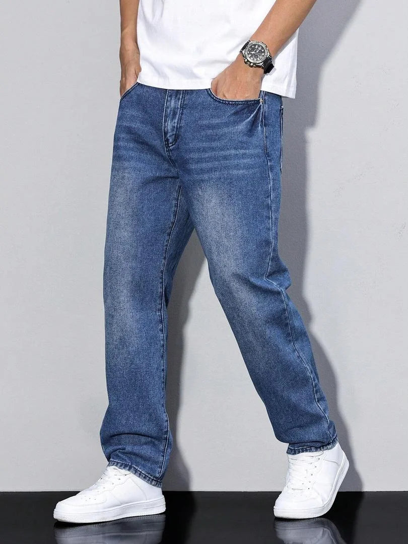 Men's Straight Fit Jeans with Multiple Pockets & Classic Denim Finish