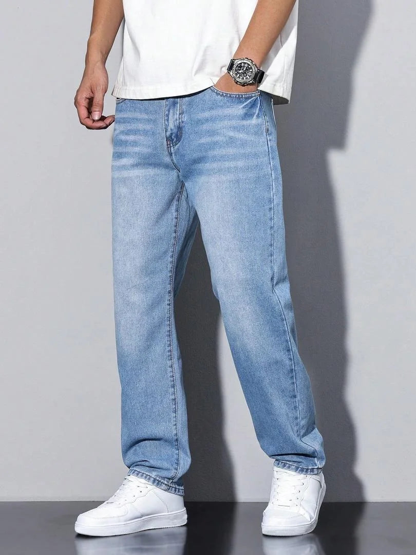 Men's Straight Fit Jeans with Multiple Pockets & Classic Denim Finish
