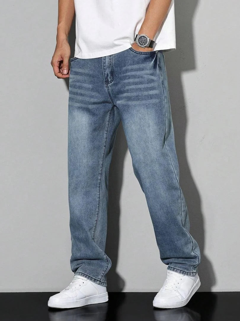 Men's Straight Fit Jeans with Multiple Pockets & Classic Denim Finish