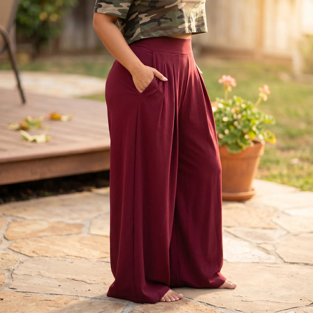 Women's Wide-Leg Pleated Palazzo Pants with High-Waisted Pockets - Side Profile Pocket